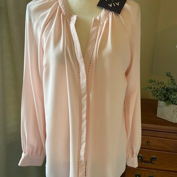 5/$25 Ava & Viv Pale Pink Long Sleeve Blouse - Picture 4 of 11